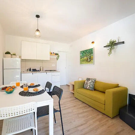 Casa Ulika In - Haus Fuer 2-3 Personen Пула