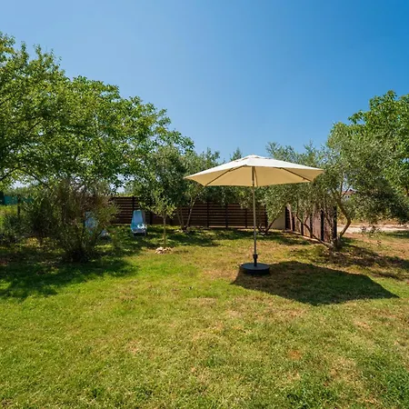 Casa Ulika In - Haus Fuer 2-3 Personen Пула