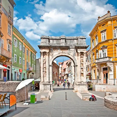 Casa Ulika In - Haus Fuer 2-3 Personen Pula