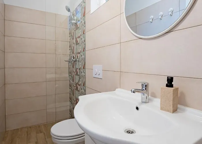 Casa Ulika In - Haus Fuer 2-3 Personen 풀라